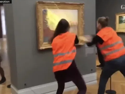 Bức tranh 110,7 triệu USD của Monet bị tạt súp và cú quay xe bất ngờ