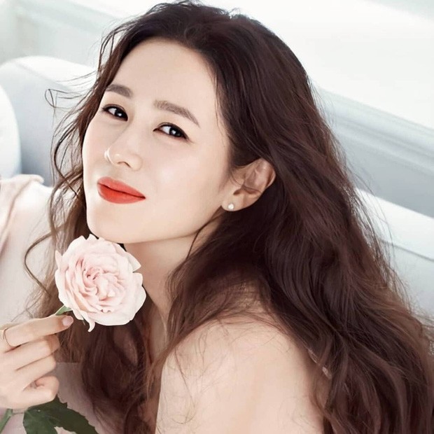 Phim '39' do Son Ye Jin diễn vai chính: ngập tràn đồ hiệu xa xỉ như túi xách Valentino, đồng hồ Longines, tỷ suất người xem thấp nhất