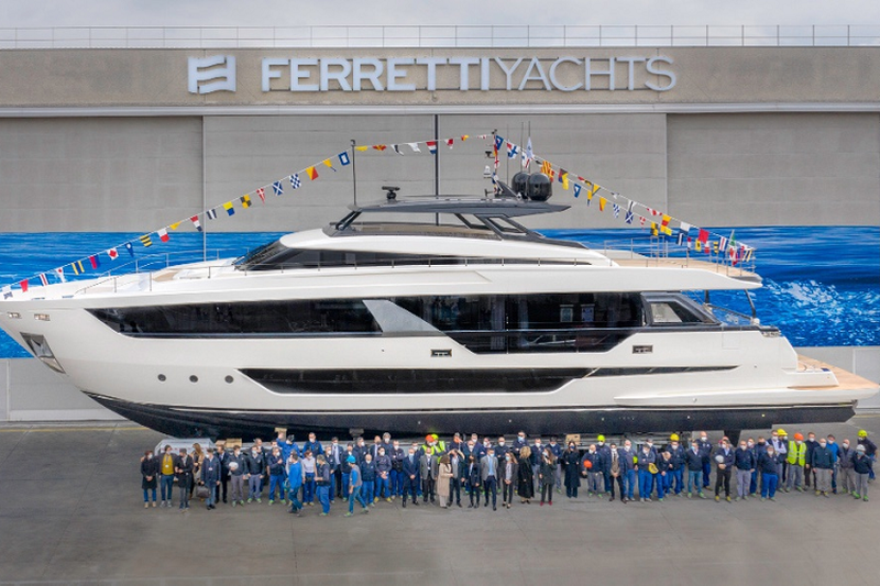 ferretti-yachts-1000-1649553083.png