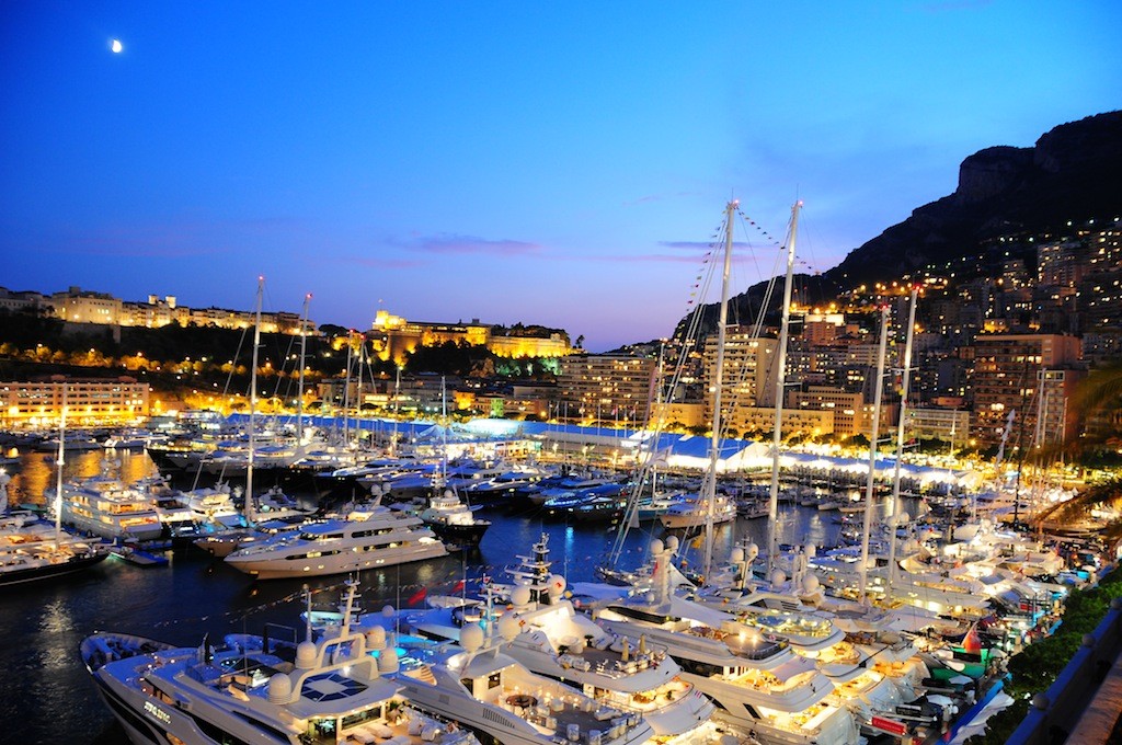 monaco-yacht-show-2009-at-night-1734945547.jpg