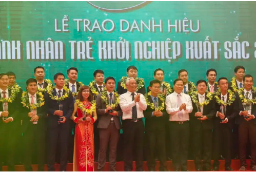 de-tro-thanh-thuong-luu-doanh-nhan-viet-con-bao-xa-1739288516.png