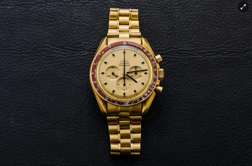 ky-vat-vo-gia-tu-mat-trang-dong-ho-vang-cua-neil-armstrong-chot-gia-trieu-do-1745398783.PNG