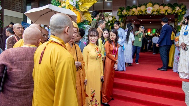 ty-phu-nguyen-thi-phuong-thao-toa-sang-tai-vesak-2025-doanh-nhan-giau-tam-mo-loi-kinh-doanh-vi-cong-dong2-1746714117.jpg