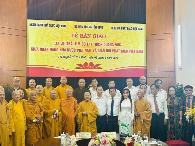 ty-phu-nguyen-thi-phuong-thao-toa-sang-tai-vesak-2025-doanh-nhan-giau-tam-mo-loi-kinh-doanh-vi-cong-dong3-1746714117.jpg