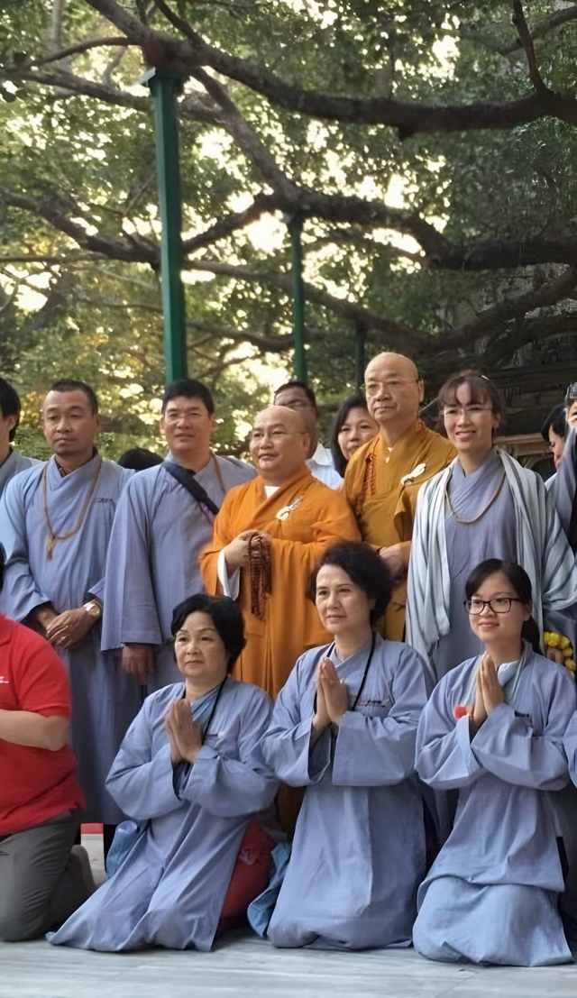 ty-phu-nguyen-thi-phuong-thao-toa-sang-tai-vesak-2025-doanh-nhan-giau-tam-mo-loi-kinh-doanh-vi-cong-dong5-1746714118.png