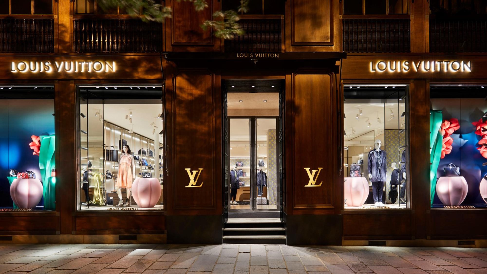 220915125036-louis-vuitton-stfi-psg-1-di3-1747306788.jpg