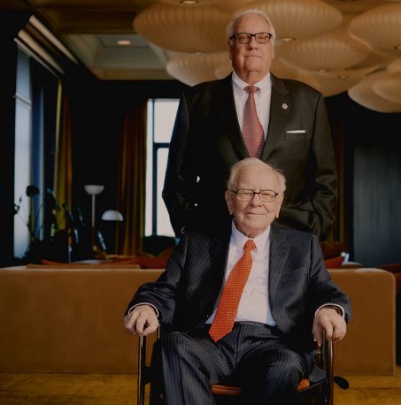 warren-buffett-chinh-thuc-roi-ghe-ceo-vi-sao-ong-lai-chon-thoi-diem-nay2-1747298278.jpg