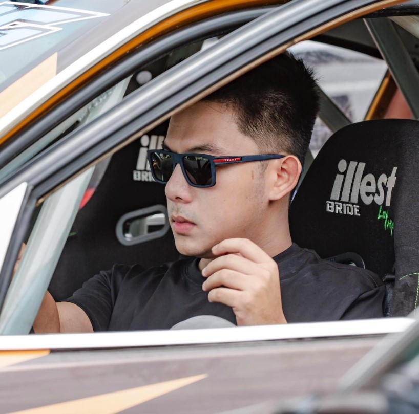ceo-9x-tong-dong-khue-va-bo-suu-tap-sieu-xe-trieu-do-gay-choang5-1747585394.jpg