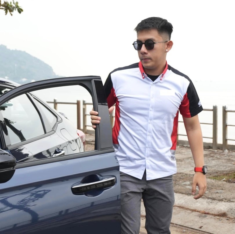 ceo-9x-tong-dong-khue-va-bo-suu-tap-sieu-xe-trieu-do-gay-choang6-1747585394.jpg