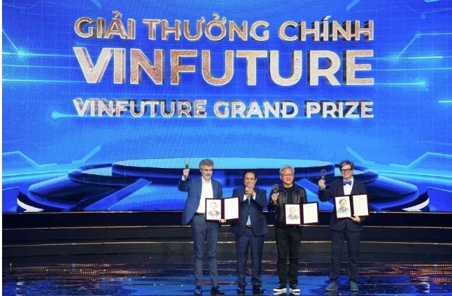 ty-phu-pham-nhat-vuong-va-phu-nhan-gay-bat-ngo-vinfuture-lan-dau-tien-dat-cot-moc-dac-biet2-1748181262.jpg
