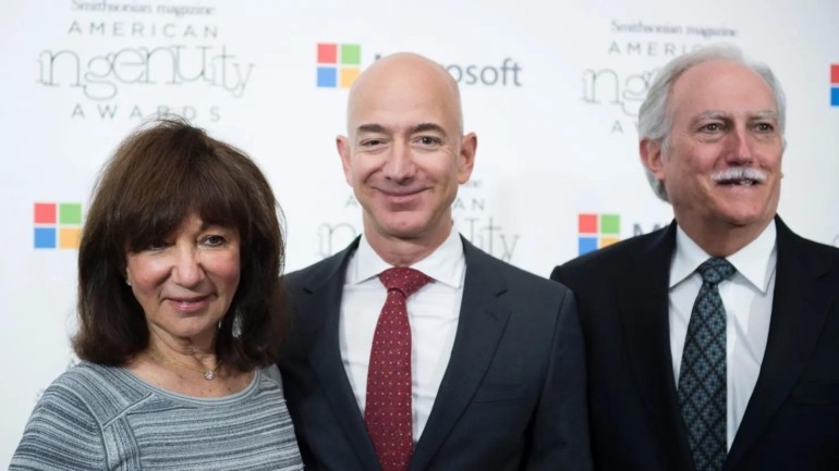 jeff-bezos-and-jacklyn-bezos-3-770x433-1748417873.jpg