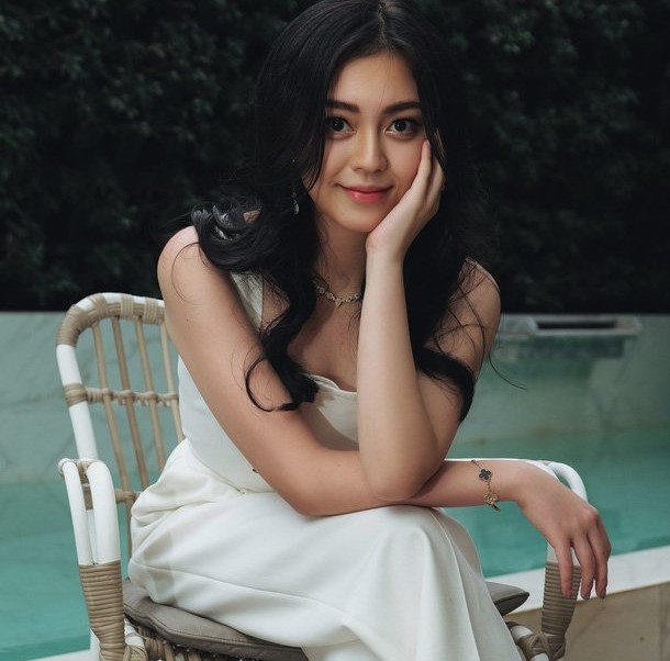 he-lo-chan-dung-thieu-gia-va-thien-kim-doi-thu-4-cua-gia-toc-son-kim-ke-nghiep-de-che-ty-do-va-cuoc-song-it-nguoi-biet6-1748505350.jpg
