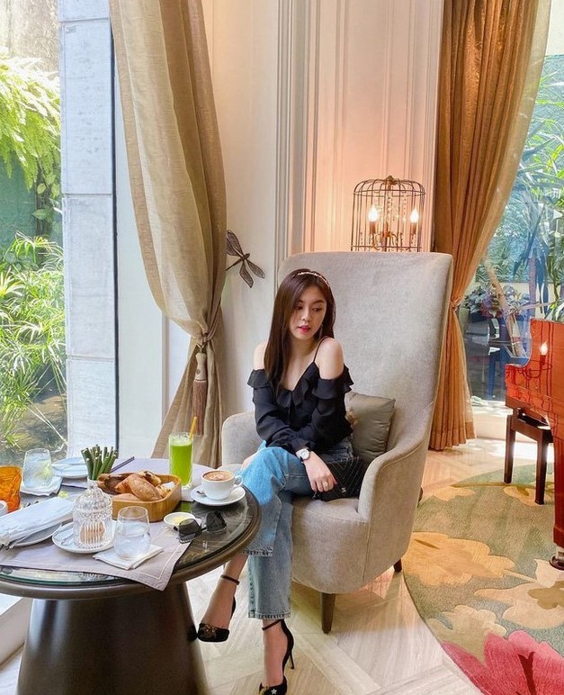he-lo-chan-dung-thieu-gia-va-thien-kim-doi-thu-4-cua-gia-toc-son-kim-ke-nghiep-de-che-ty-do-va-cuoc-song-it-nguoi-biet7-1748505371.jpg