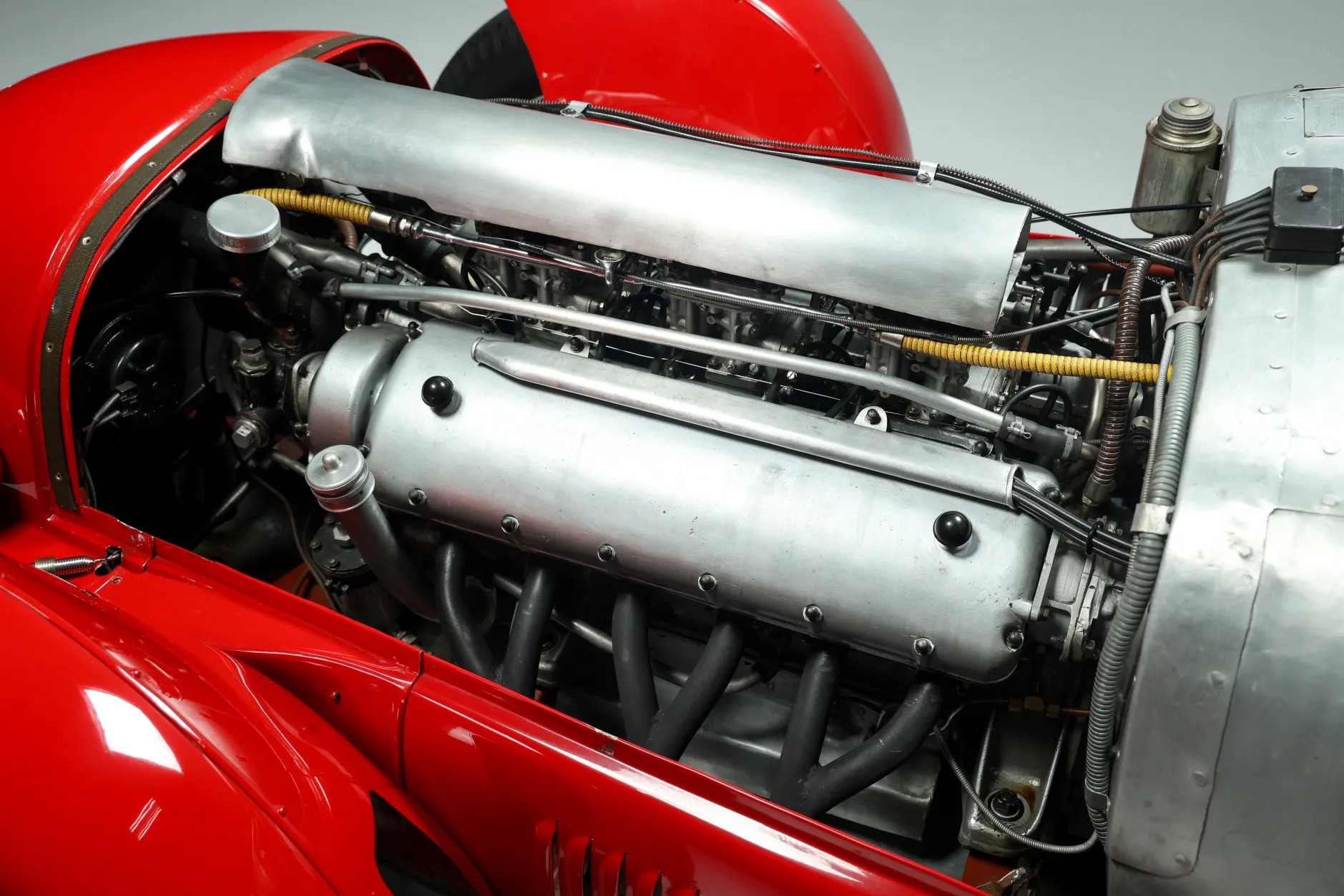 sieu-xe-ferrari-77-nam-tuoi-chot-gia-ky-luc-220-ty-dong-tro-thanh-mot-trong-nhung-chiec-xe-dat-nhat-lich-su-dau-gia3-1748910685.jpeg
