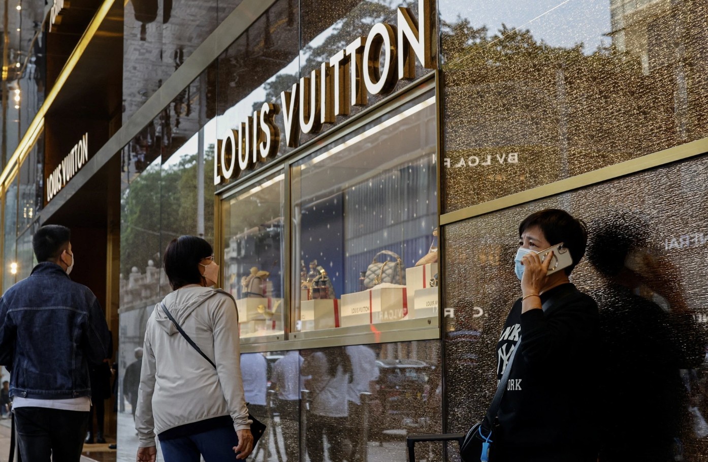louis-vuitton-bi-hacker-tan-cong-hang-loat-du-lieu-khach-vip-bi-ro-ri2-1753171271.jpg