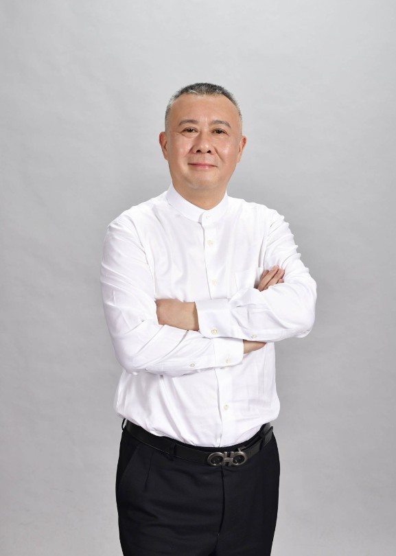 chan-dong-nam-sinh-20-tuoi-bong-choc-thanh-rich-kid-voi-hon-non-bo-tri-gia-10-ty-dong-trong-san-nha2-1753948786.jpg