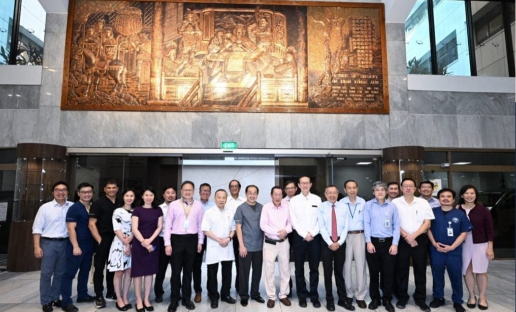 hanh-trinh-phi-thuong-tu-nguoi-buon-luoi-ca-den-ty-phu-dung-dau-singapore2-1755504173.jpg