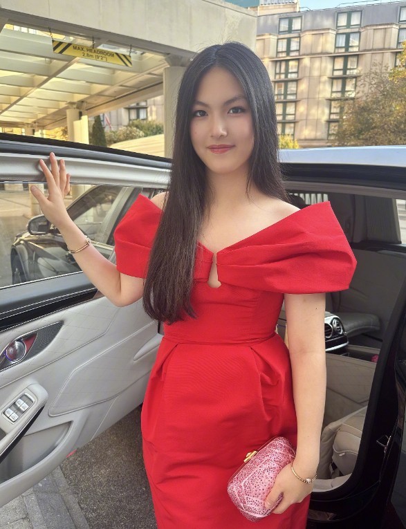 16-tuoi-so-huu-maybach-60-ty-con-gai-mc-giau-nhat-showbiz-duoc-day-dieu-gi-tu-nho-3-1760433616.jpg