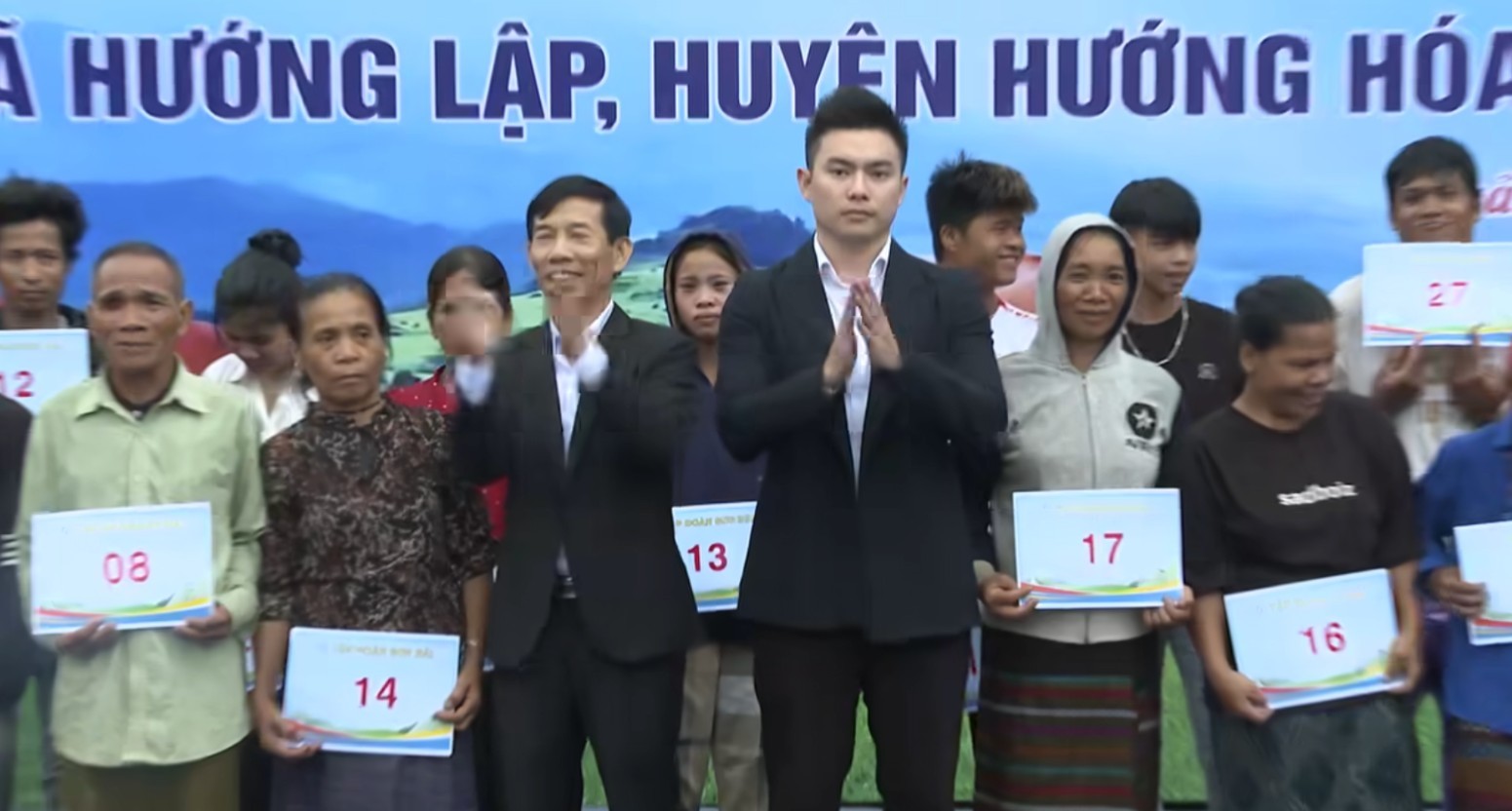 gia-the-chong-thieu-gia-quang-tri-cua-hoa-hau-do-thi-ha-ong-lon-lam-duong-dep-nhat-viet-nam-nop-thue-nhieu-nhat-tinh3-1760508298.jpg