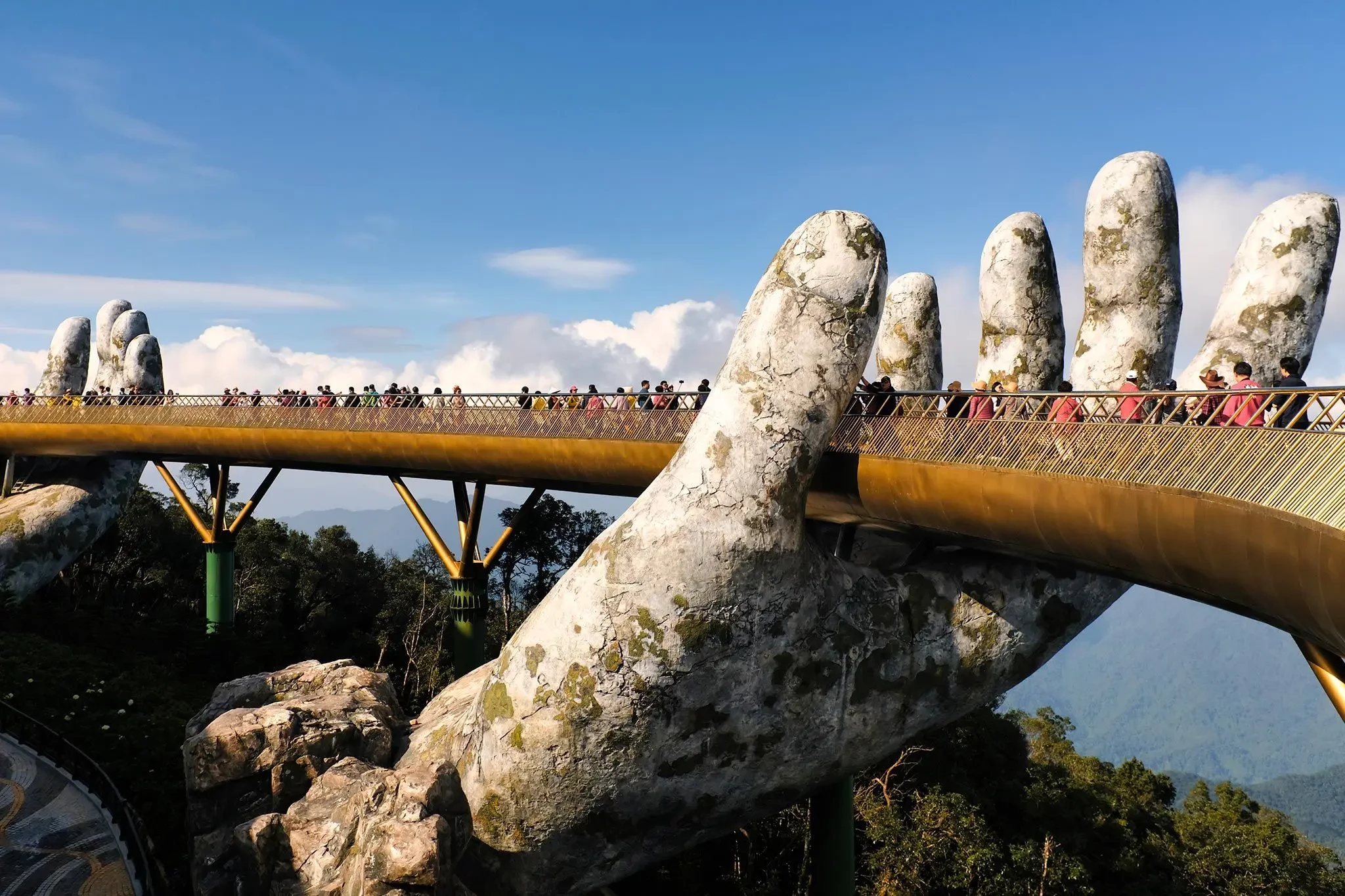 danang-golden-bridge-bana-hills-ftripvietnam-travel-tour-jpg-a883bd2c35-1760862069.webp