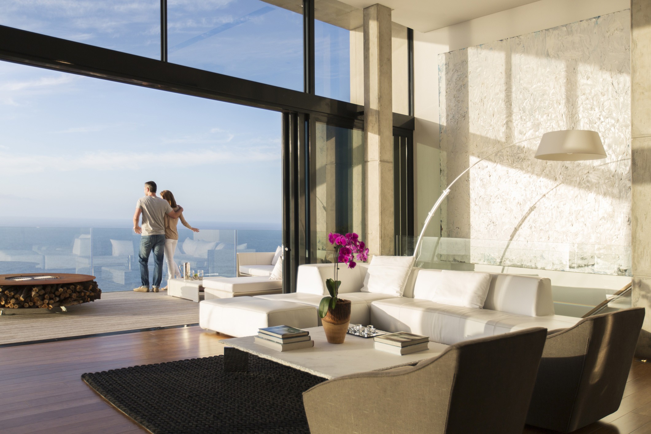 170928-luxuryhousehomeowners-stock-1761035380.jpg