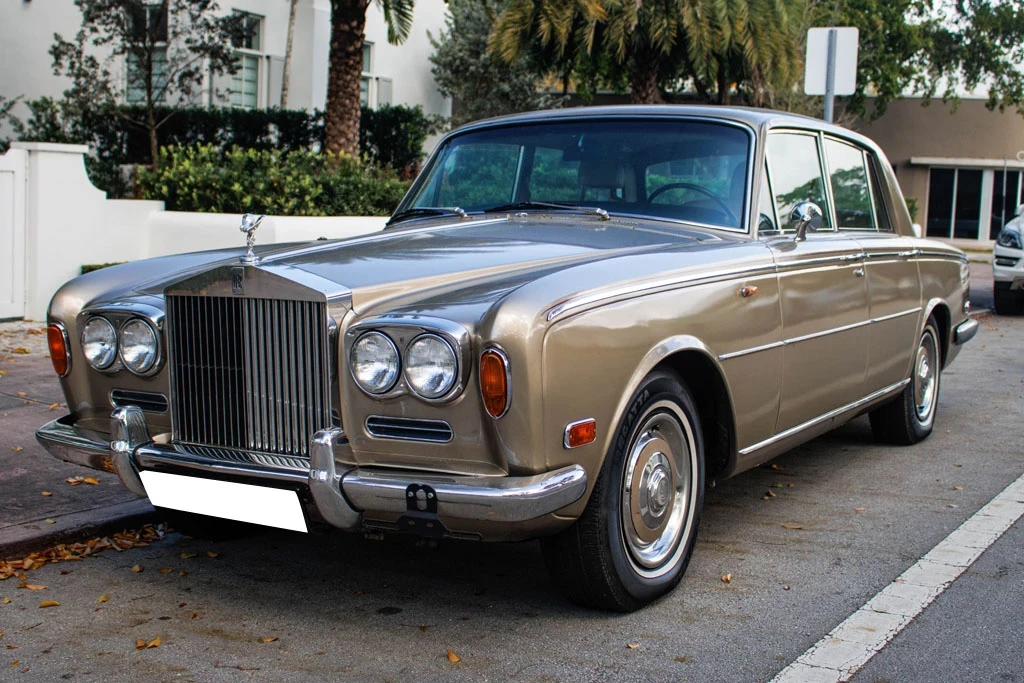 65c80687b3e645dbcc3cd5f5-1970-rolls-royce-shadow-beige-srx9030-012-1762327770.webp