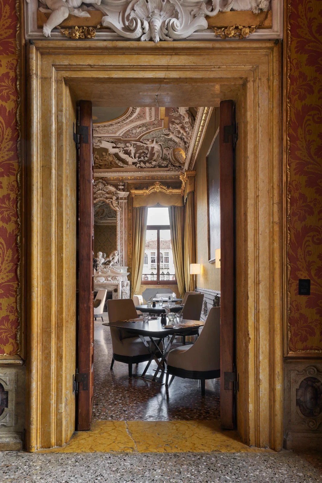 23002540-aman-venice-interior-dining-yellow-roomtif-cover-1066x1600-1766740726.webp