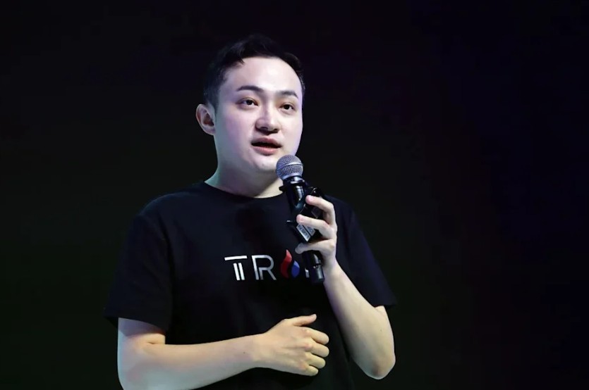 ty-phu-chi-46-trieu-usd-an-toi-voi-buffett-gio-san-sang-tra-30-trieu-usd-de-ngoi-noi-chuyen-voi-elon-musk-2-1768980369.jpg