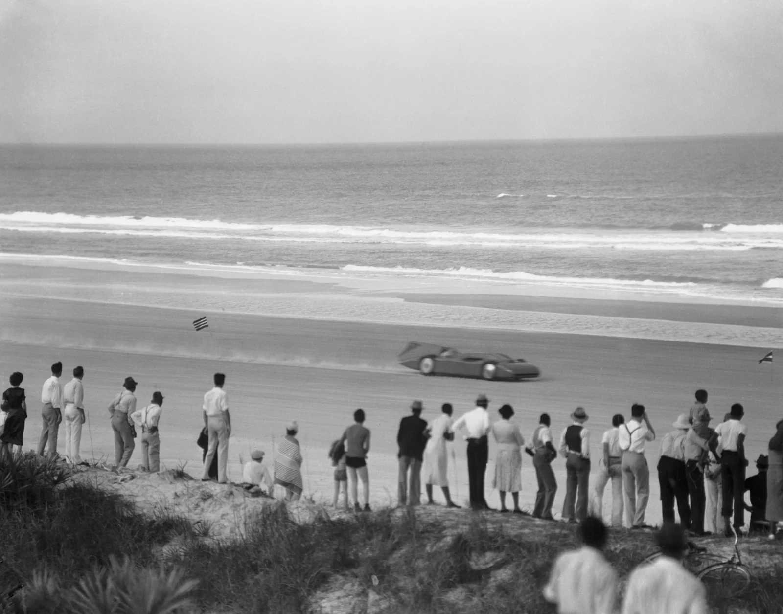 26182222-copy-of-rolex-bettmann-corbis-sir-malcolm-campbell-racing-bluebird-on-daytona-beach-in-1935-cover-1600x1255-1771835294.webp