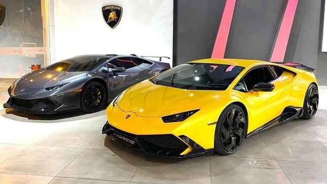 Nhóm thanh niên 'biến hình' xế cổ thành siêu xe Lamborghini