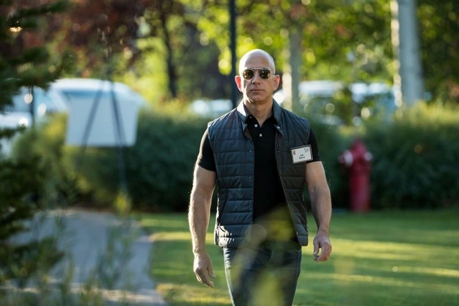 jeff-bezos-duy-tri-nghi-thuc-1-gio-moi-sang-de-nang-cap-nao-bo-khoa-hoc-noi-dieu-nay-hoan-toan-co-co-so-1748321138.jpg