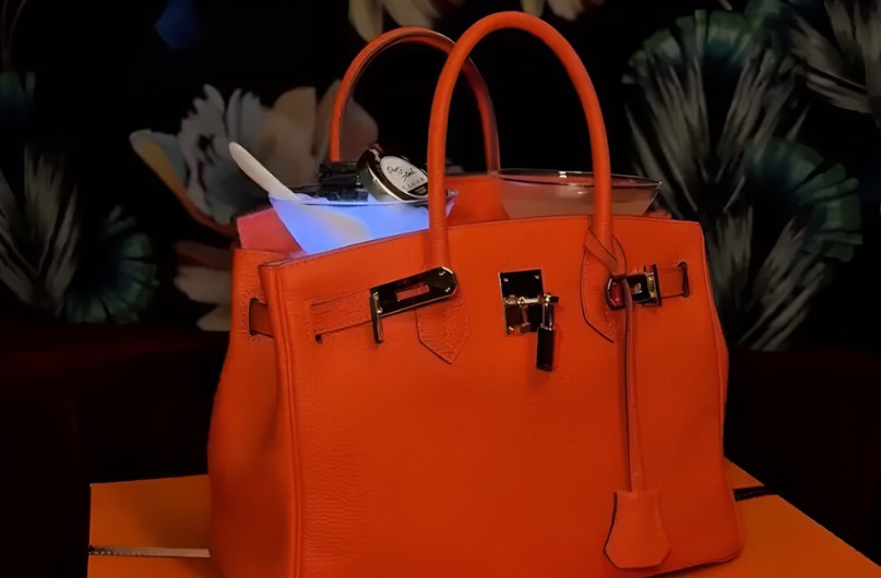 ban-cocktail-tang-tui-xach-hermes-birkin-1748504693.jpg