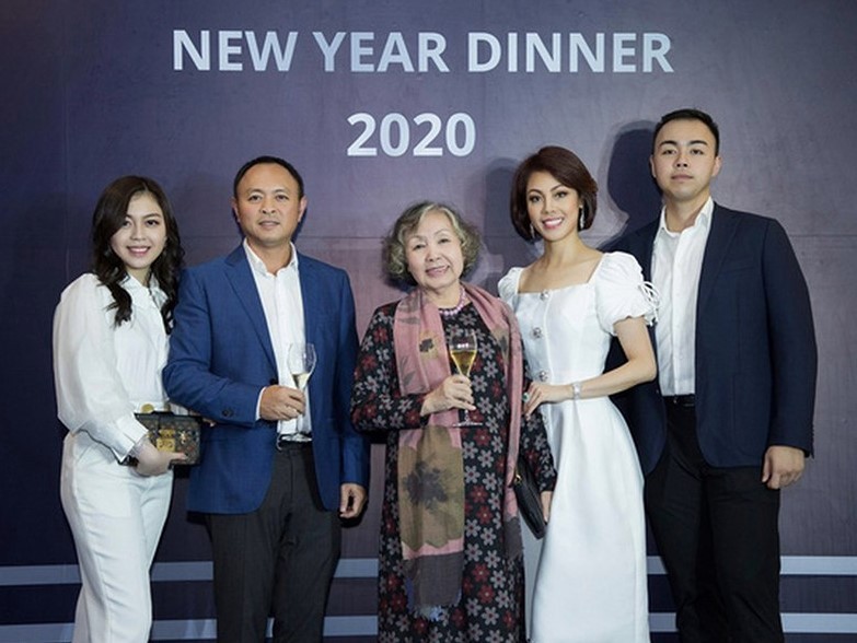 he-lo-chan-dung-thieu-gia-va-thien-kim-doi-thu-4-cua-gia-toc-son-kim-ke-nghiep-de-che-ty-do-va-cuoc-song-it-nguoi-biet2-1748505279.jpg
