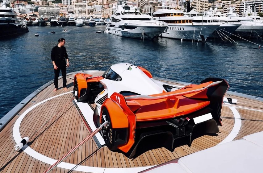 choang-ngop-voi-sieu-xe-mclaren-solus-gt-dap-tren-du-thuyen-trieu-do-tai-monaco-f1-1748832372.jpg