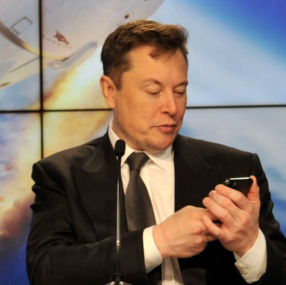 bi-mat-thanh-cong-cua-elon-musk-khong-phai-dien-thoai-nao-ma-la-triet-ly-su-dung-dien-thoai-1749798668.jpg