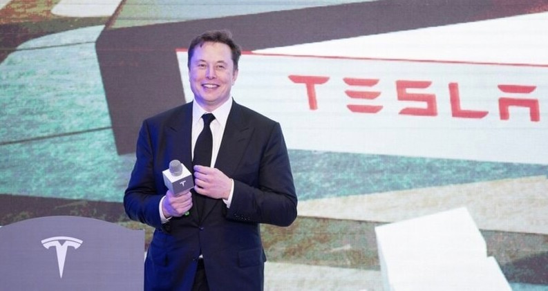 elon-musk-doi-mat-nguy-co-bi-truc-xuat-khoi-my-1751528620.jpg