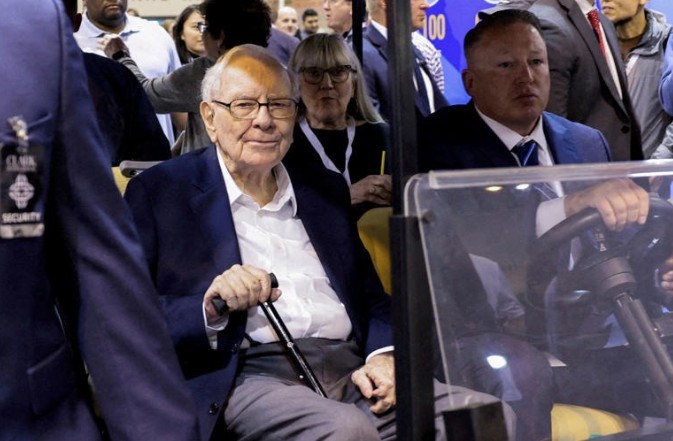 warren-buffett-va-12-loi-khuyen-dang-gia-ve-cuoc-song-su-nghiep-va-dau-tu-1753625084.jpg