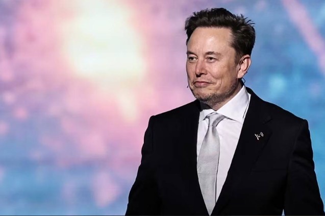 boc-tran-loi-song-gian-di-gay-soc-cua-ty-phu-elon-musk-qua-loi-ke-cua-ban-gai-cu-1755587740.jpg