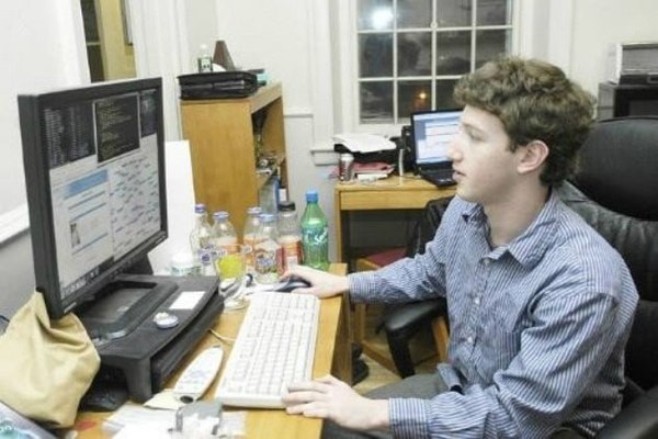 hanh-trinh-kho-tin-cua-mark-zuckerberg-tu-sinh-vien-bo-hoc-den-ty-phu-mang-xa-hoi-1759216696.jpg