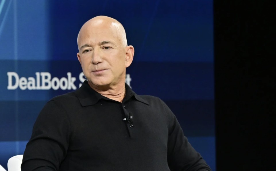 jeff-bezos-gay-soc-toan-cau-y-tuong-khai-pha-khong-gian-co-the-dinh-hinh-lai-tuong-lai-nhan-loai-1759730929.jpg