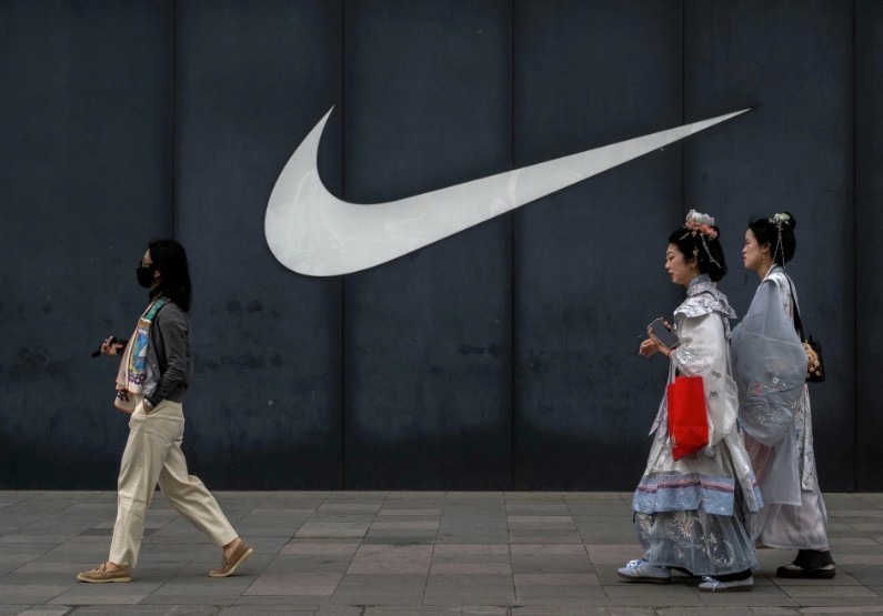 cai-kho-cua-nike-khi-doanh-so-tai-trung-quoc-lien-tuc-sut-giam-co-phieu-tiep-tuc-chiu-ap-luc-1766478465.jpg