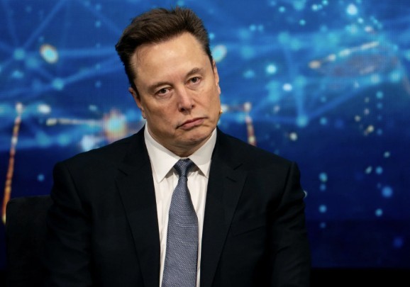 ty-phu-elon-musk-khau-chien-gay-gat-doi-sa-thai-ceo-hang-hang-khong-1768980932.jpg