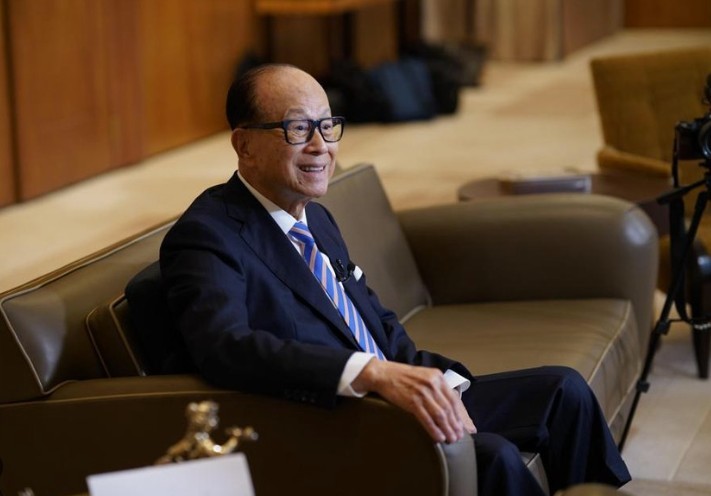 Tỷ phú Lý Gia Thành bán tài sản, tích tiền: Nước cờ phòng thủ của bậc thầy đầu tư