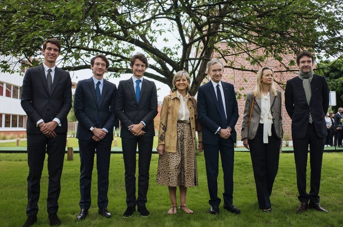 5-nguoi-con-nha-arnault-doi-hinh-vang-dung-sau-de-che-xa-xi-lvmh-1774251092.jpg