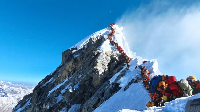 Sau 100 năm loài người chinh phục nóc nhà thế giới Everest, sức hút không ngừng gia tăng bất chấp bao người bỏ mạng dọc đường