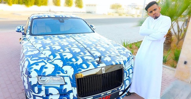 Bộ sưu tập xe khủng của rich kid giàu nhất Dubai: Đã toàn Rolls-Royce lại còn dán decal đắt khét của Supreme, LV