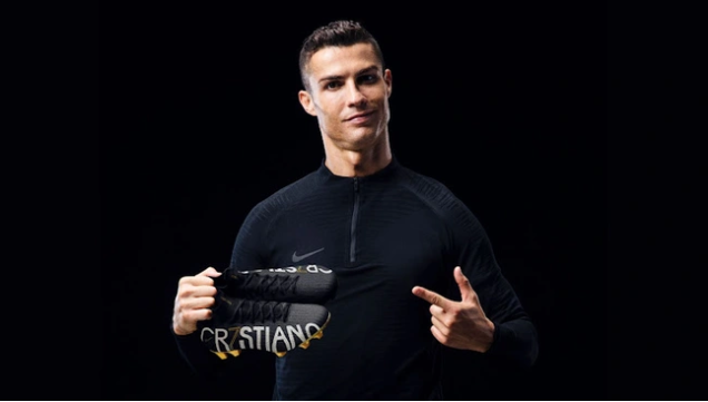 Kiếm tiền giỏi như Ronaldo: Đăng 1 bức ảnh 'bỏ túi' 50 tỷ đồng, chẳng cần đá bóng vẫn có trong tay hơn 1.000 tỷ đồng, vừa rời MU đã tranh thủ ra mắt BST đồng hồ hạng sang