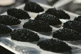 Trứng cá tầm và câu chuyện về món mỹ vị đắt đỏ nhất thế giới