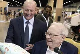Lợi nhuận Berkshire Hathaway biến động ra sao trước thềm tỷ phú Warren Buffett rời ghế CEO?