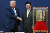 Món quà ngoại giao bằng vàng: Cách các nguyên thủ quốc gia gây ấn tượng với ông Trump